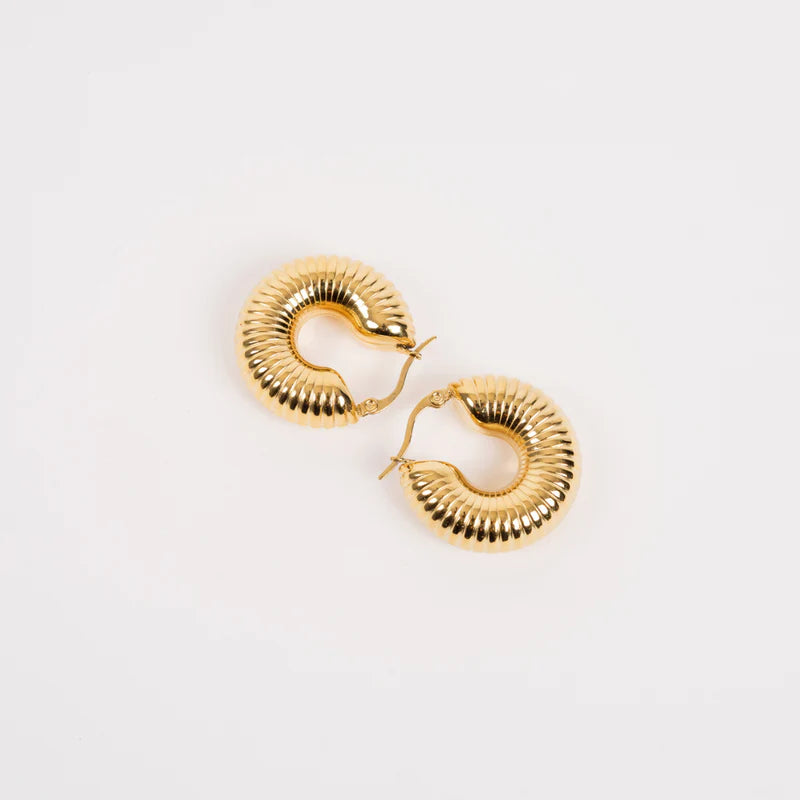 TOSHA CHUNKY EARRINGS WITH HORIZONTAL LINES TEXTURES