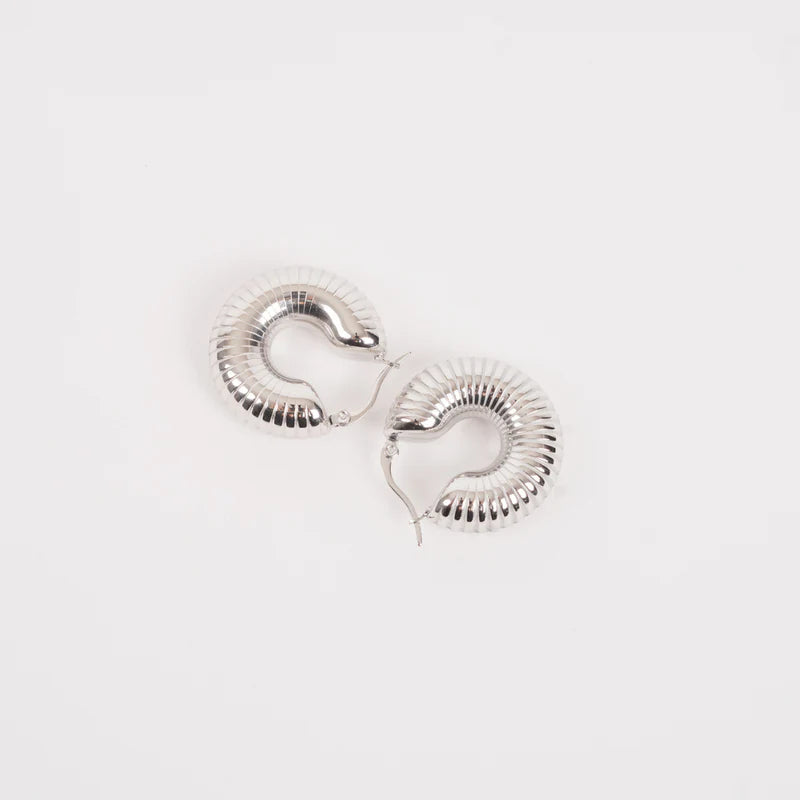 TOSHA CHUNKY EARRINGS WITH HORIZONTAL LINES TEXTURES